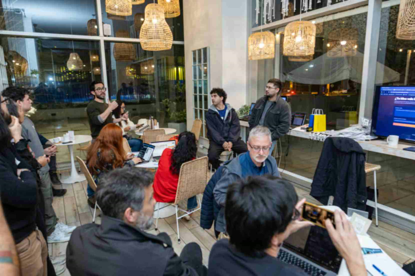 Presentación durante un encuentro PacificVibes frente al Pacífico